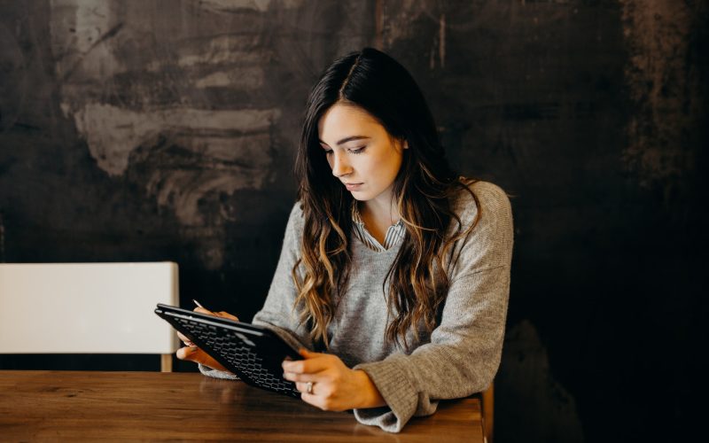 The Many Advantages of Using a Professional Business Payroll Service