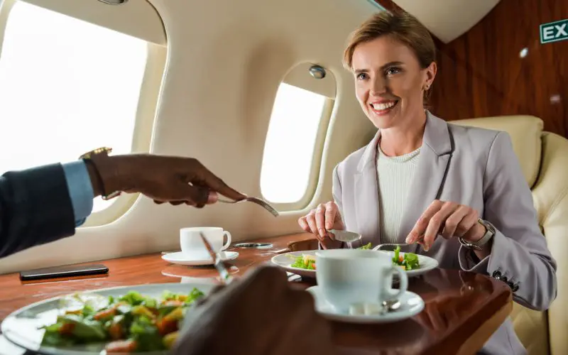 Top Three Private Jet Amenities that Modern Businesspeople Will Appreciate